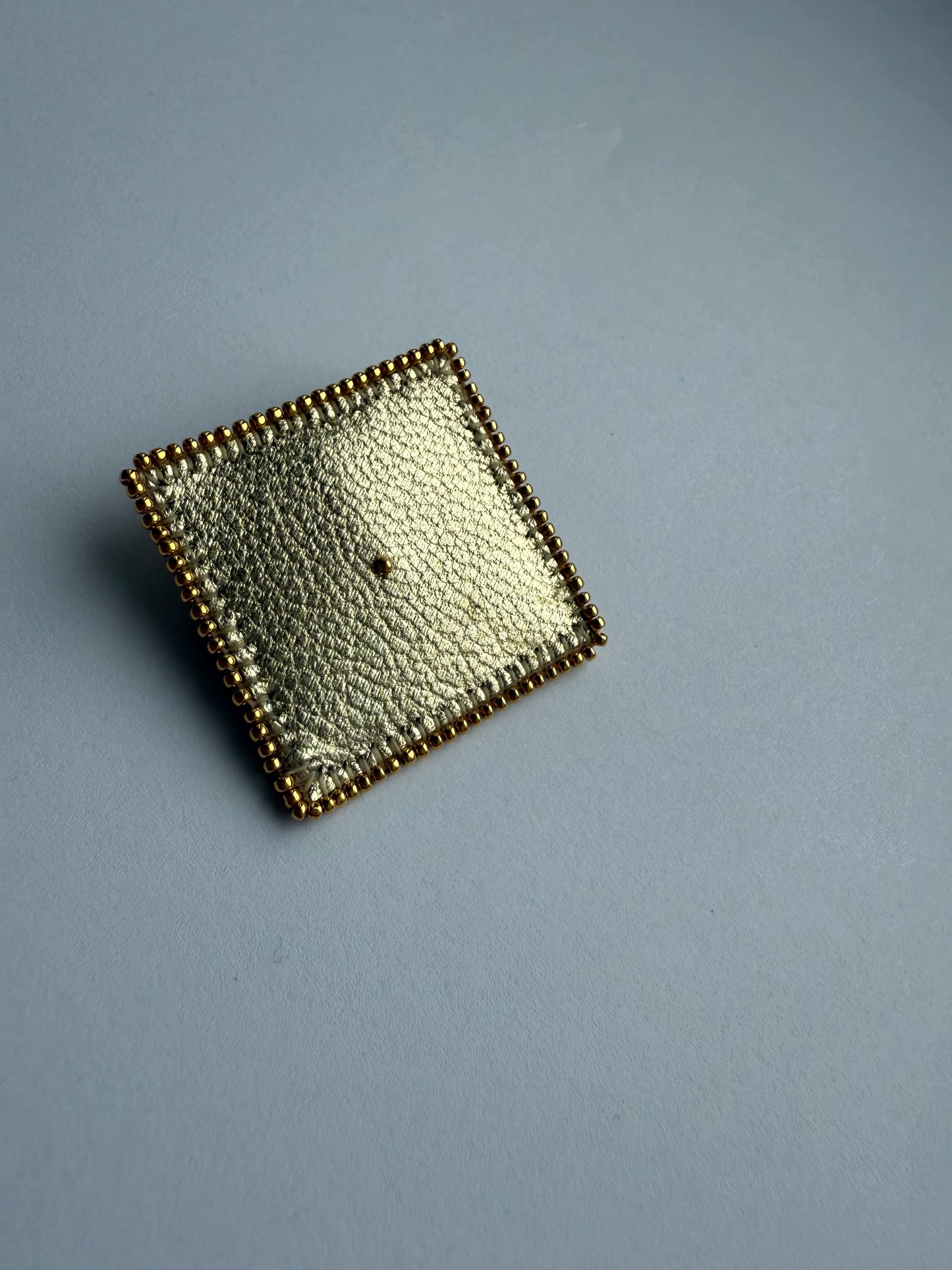 Object Unit 1.003 — One Gold. Focus