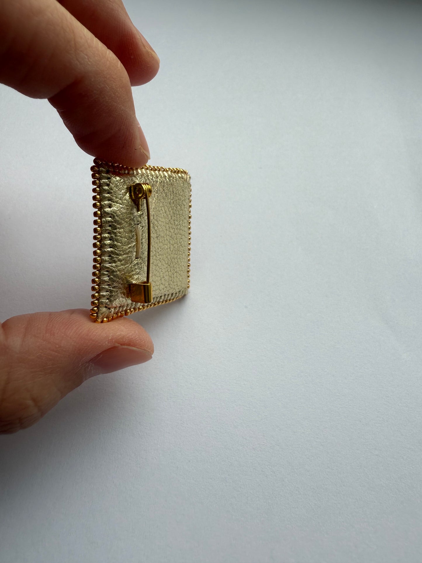 Object Unit 1.003 — One Gold. Focus