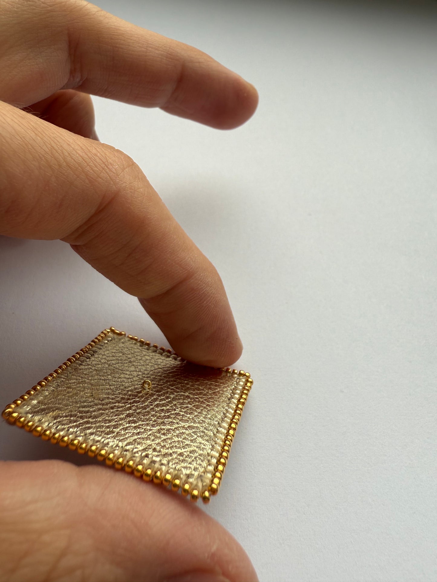 Object Unit 1.003 — One Gold. Focus